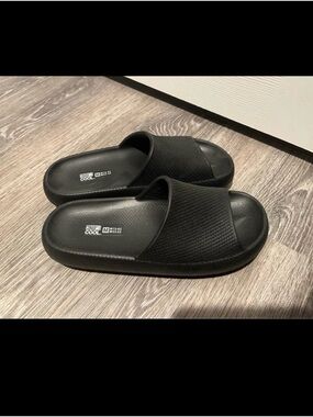32 Degrees Black Slide Sandals